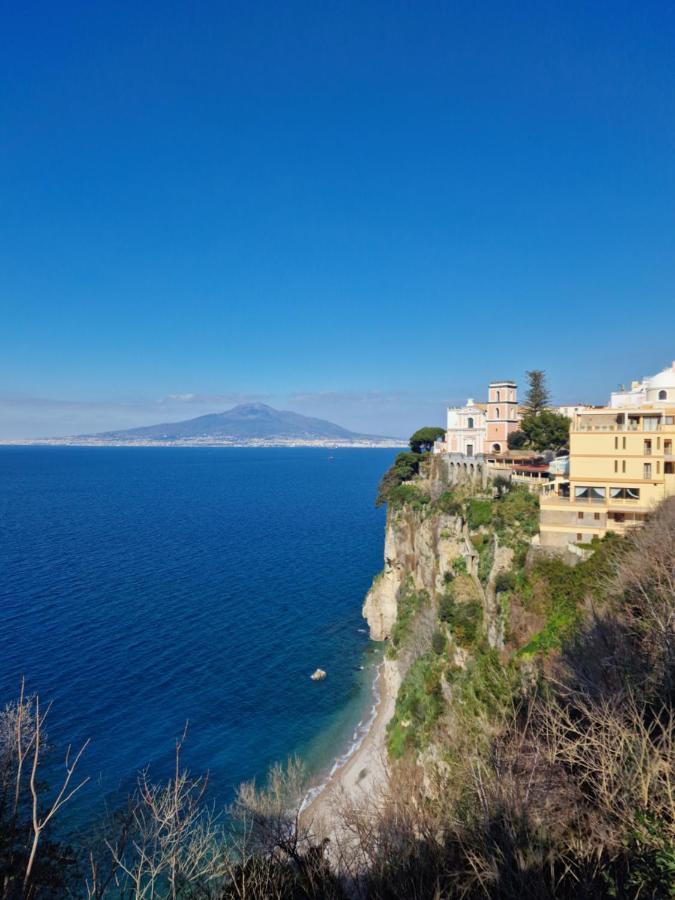 Apartamento Savarese Luxury Palace Vico Equense Exterior foto