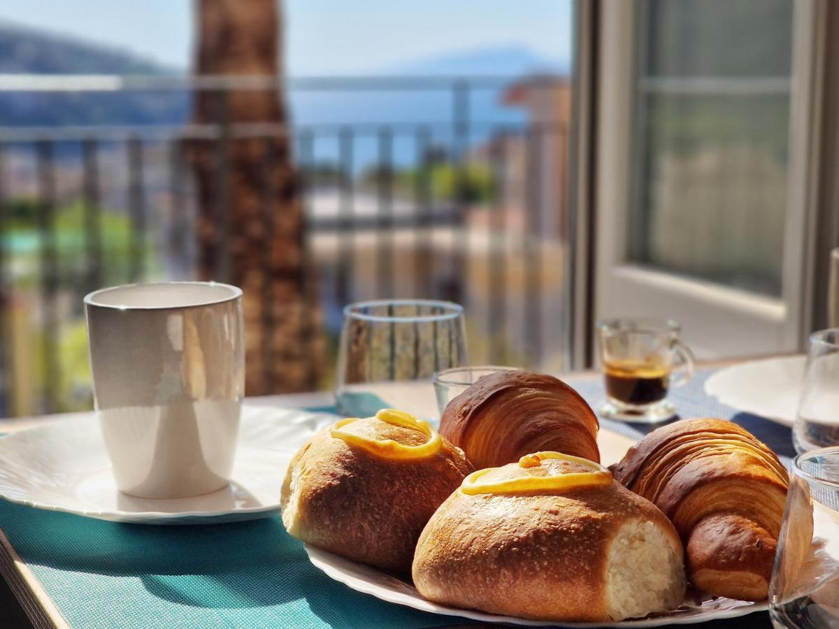 Apartamento Savarese Luxury Palace Vico Equense Exterior foto